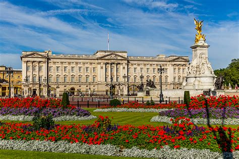 buckingham palace history facts.
